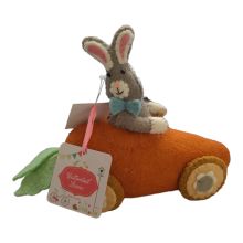 Cottontail Lane Hase in Karroten Auto