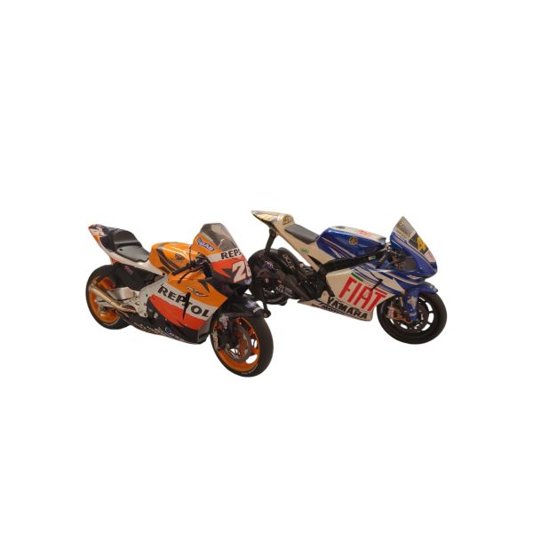 Yamaha YZR-M1 Valentino Rossi #46 und Honda Repsol Dani Pedrosa #26 Modell-Motorräder 2er Set 