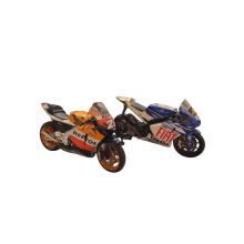 Yamaha YZR-M1 Valentino Rossi #46 und Honda Repsol Dani Pedrosa #26 Modell-Motorräder 2er Set 